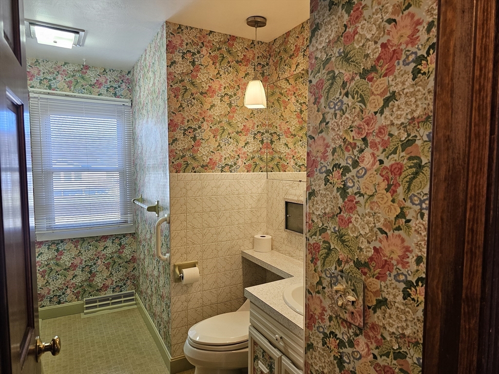 9 Upland Road Holyoke, MA 01040 - Photo 14 of 31 Gallery Image 14