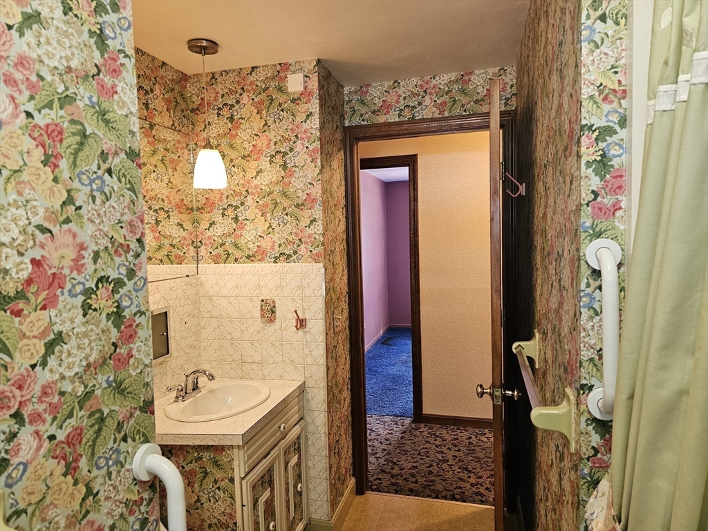 9 Upland Road Holyoke, MA 01040 - Photo 15 of 31 Gallery Image 15
