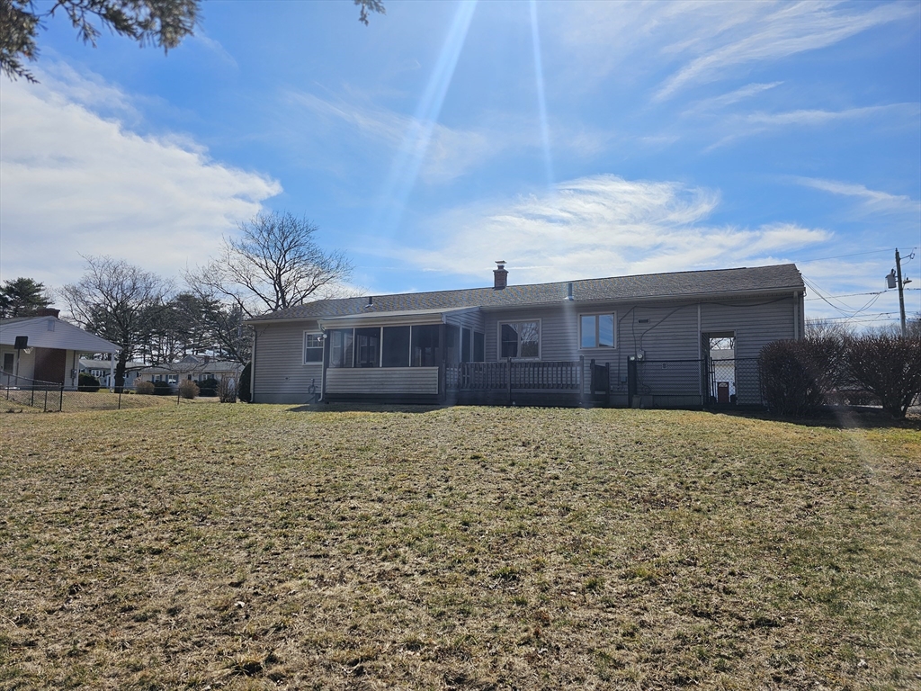 9 Upland Road Holyoke, MA 01040 - Photo 4 of 31 Gallery Image 4