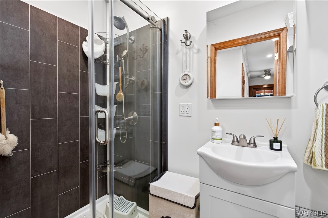 380 Summer Street Buffalo, NY 14213 - Photo 15 of 46 Bathroom #1