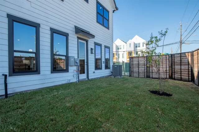 $495,000 | 5144 Rosslyn Road, Houston, TX 77018