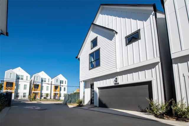 $495,000 | 5144 Rosslyn Road, Houston, TX 77018