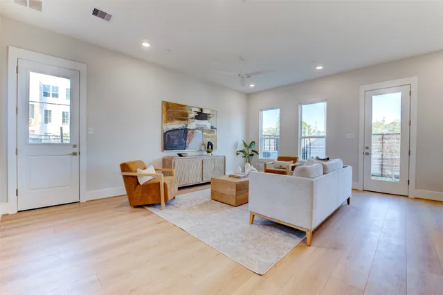 $495,000 | 5144 Rosslyn Road, Houston, TX 77018