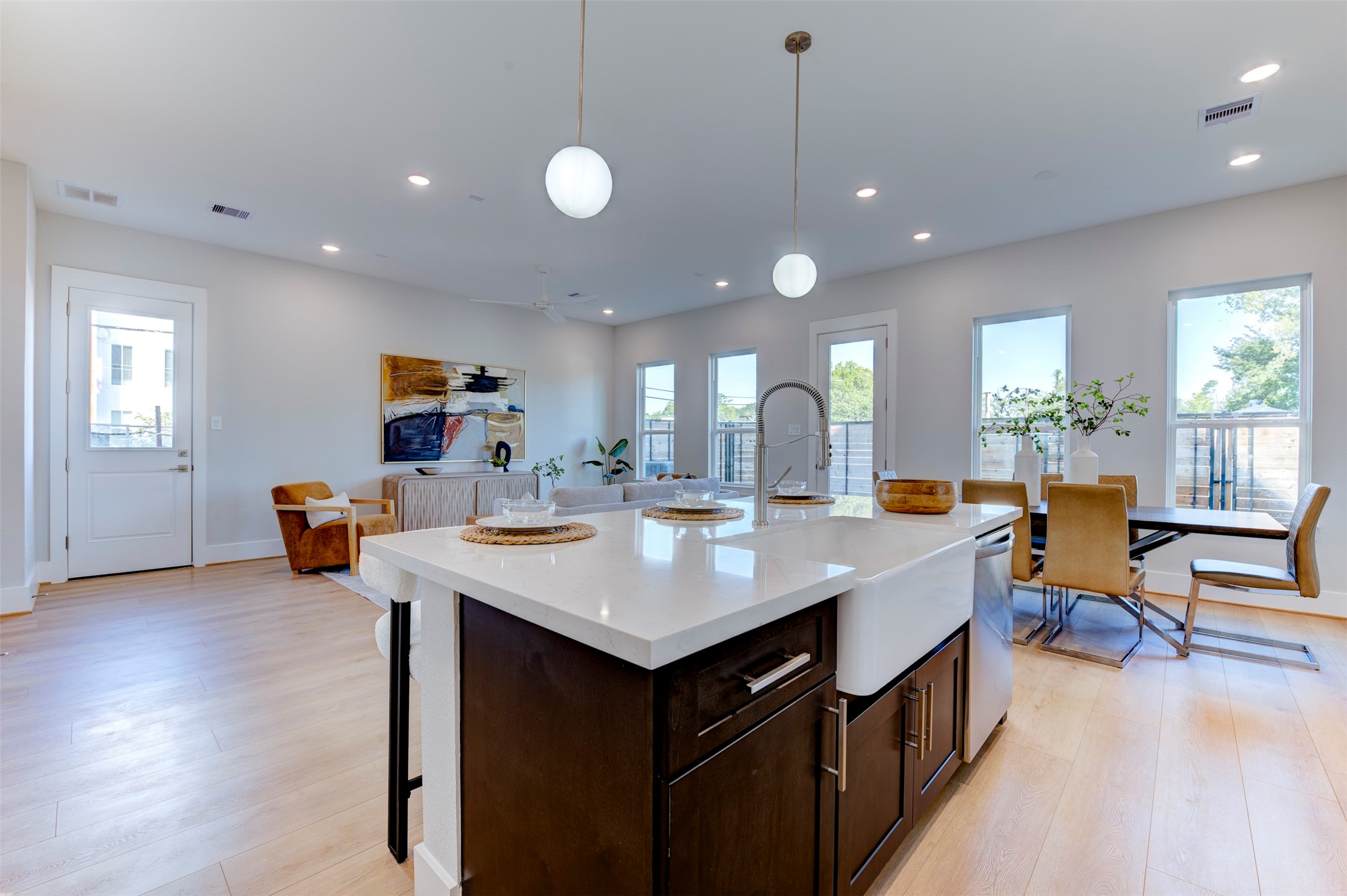 5144 Rosslyn Road Houston, TX 77018 - Photo 8 of 42