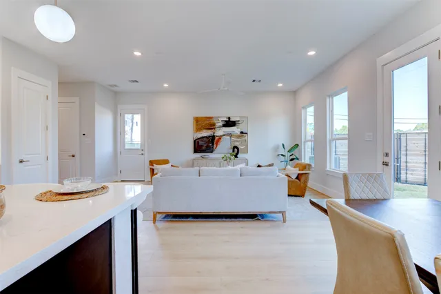 $495,000 | 5144 Rosslyn Road, Houston, TX 77018