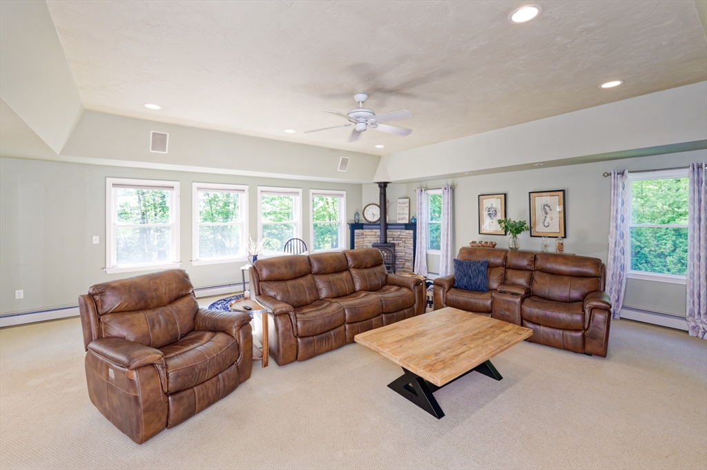 6 Chamberlain Road Uxbridge, MA 01569 - Photo 17 of 38