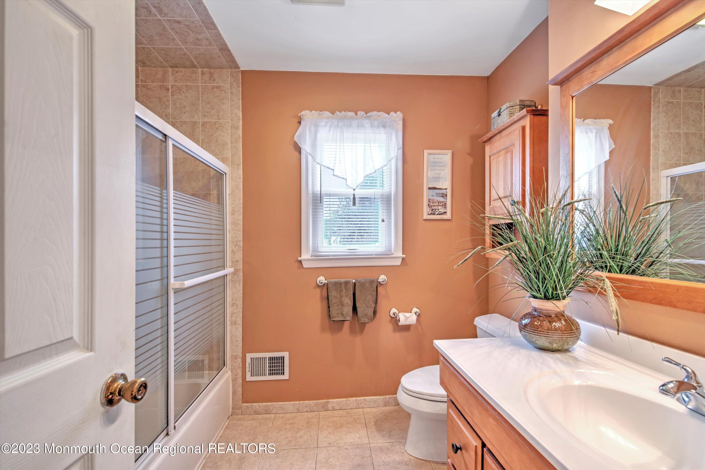 44 Redfield Road Lincroft, NJ 07738 - Photo 21 of 30 Main Bathroom
