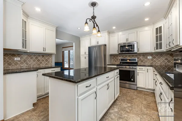 $575,000 | 515 Cimarron Drive West, Aurora, IL 60504