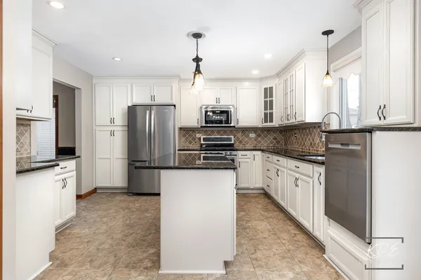 $575,000 | 515 Cimarron Drive West, Aurora, IL 60504