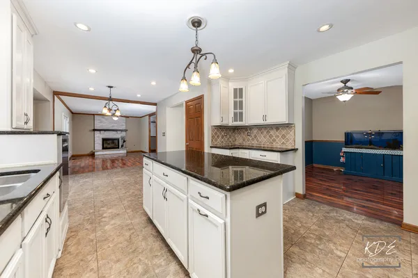 $575,000 | 515 Cimarron Drive West, Aurora, IL 60504