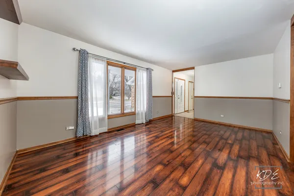 $575,000 | 515 Cimarron Drive West, Aurora, IL 60504