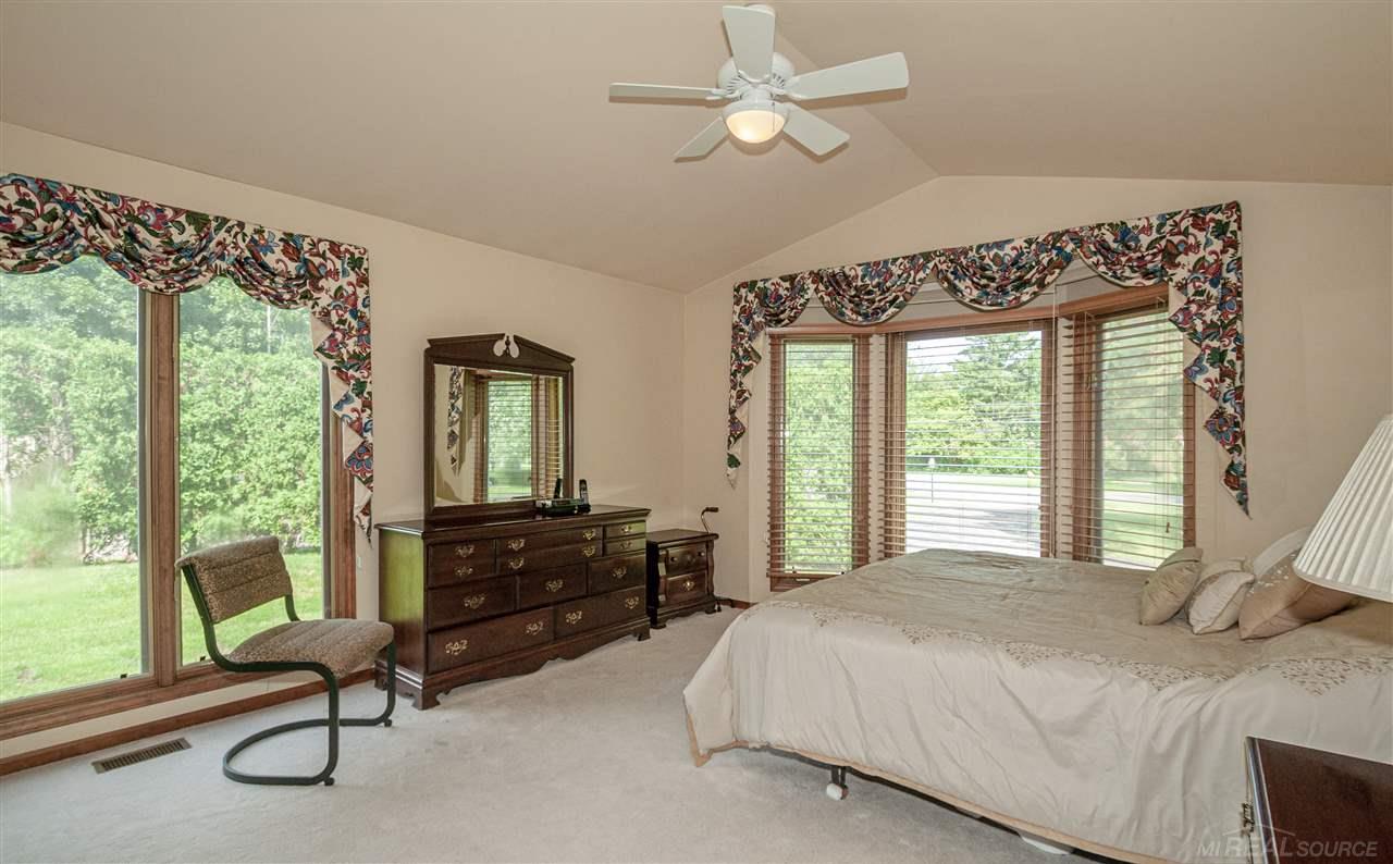 987 Lake Shore Road Grosse Pointe Shores, MI 48236 - Photo 13 of 54