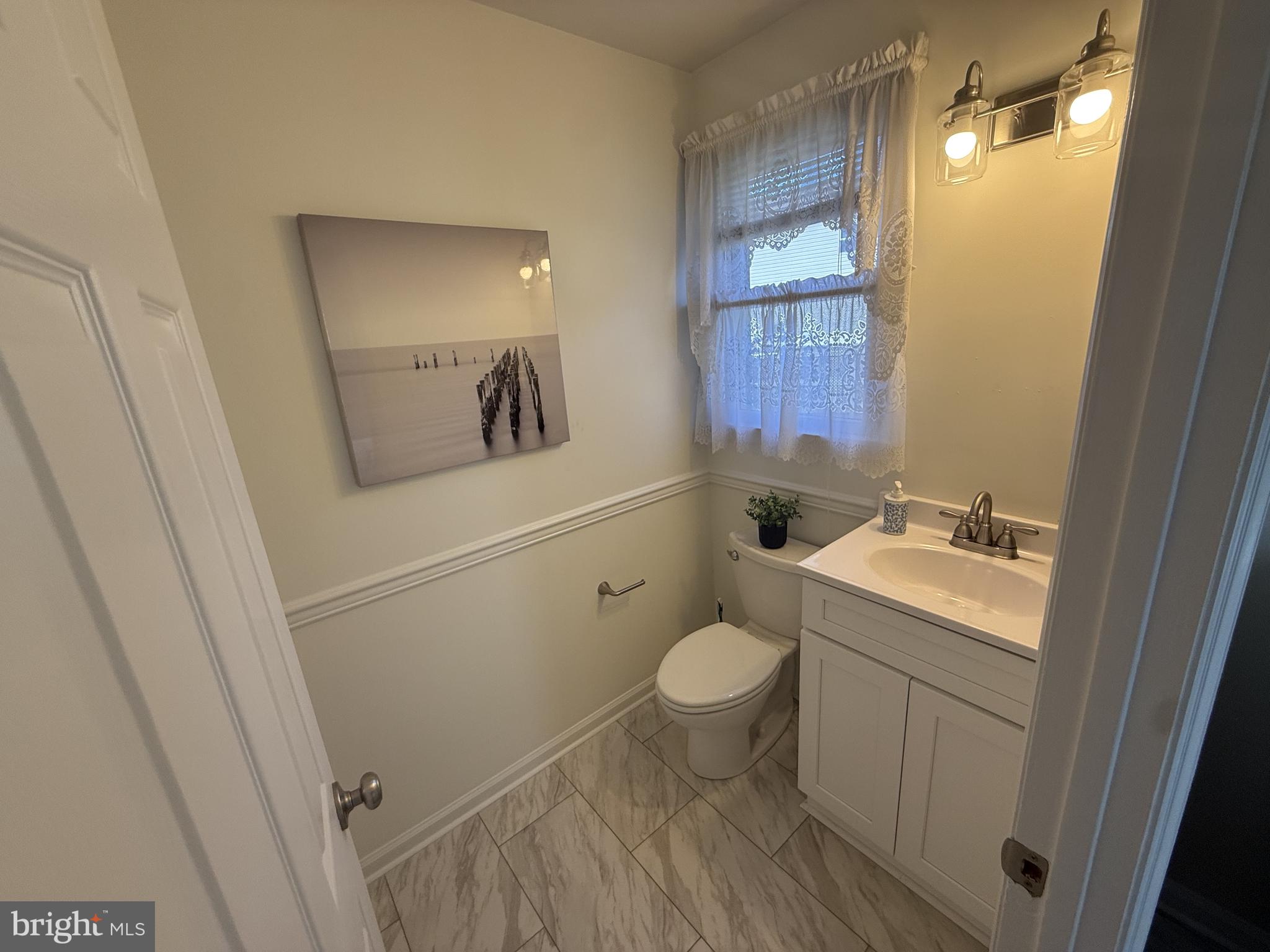 513 Pershing Road Hockessin, DE 19707 - Photo 9 of 17 a bathroom with a sink toilet and shower