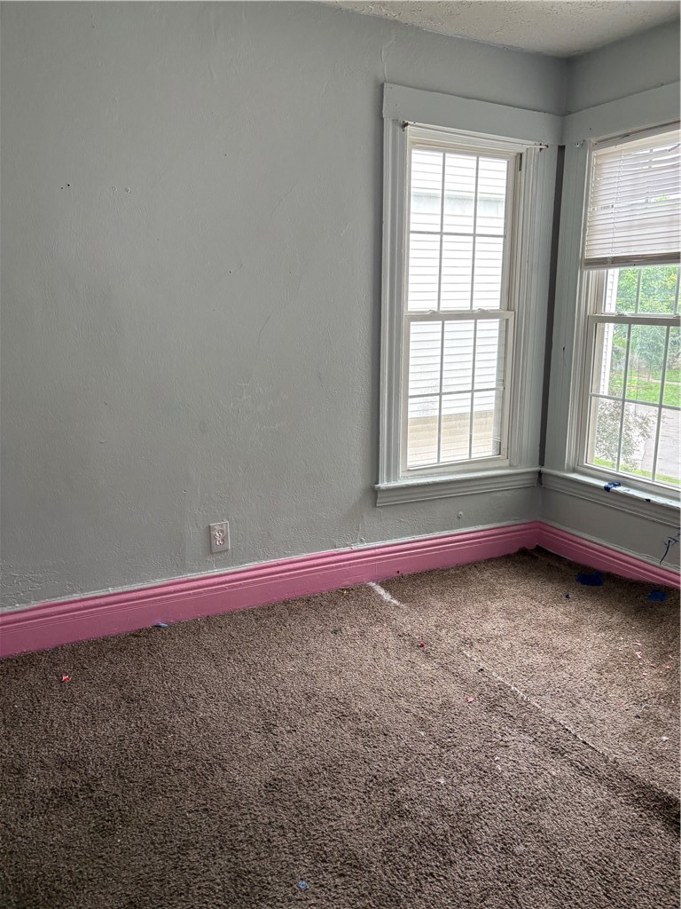 396-398 Ravine Avenue Rochester, NY 14613 - Photo 32 of 39 398 Midde Bedroom 2