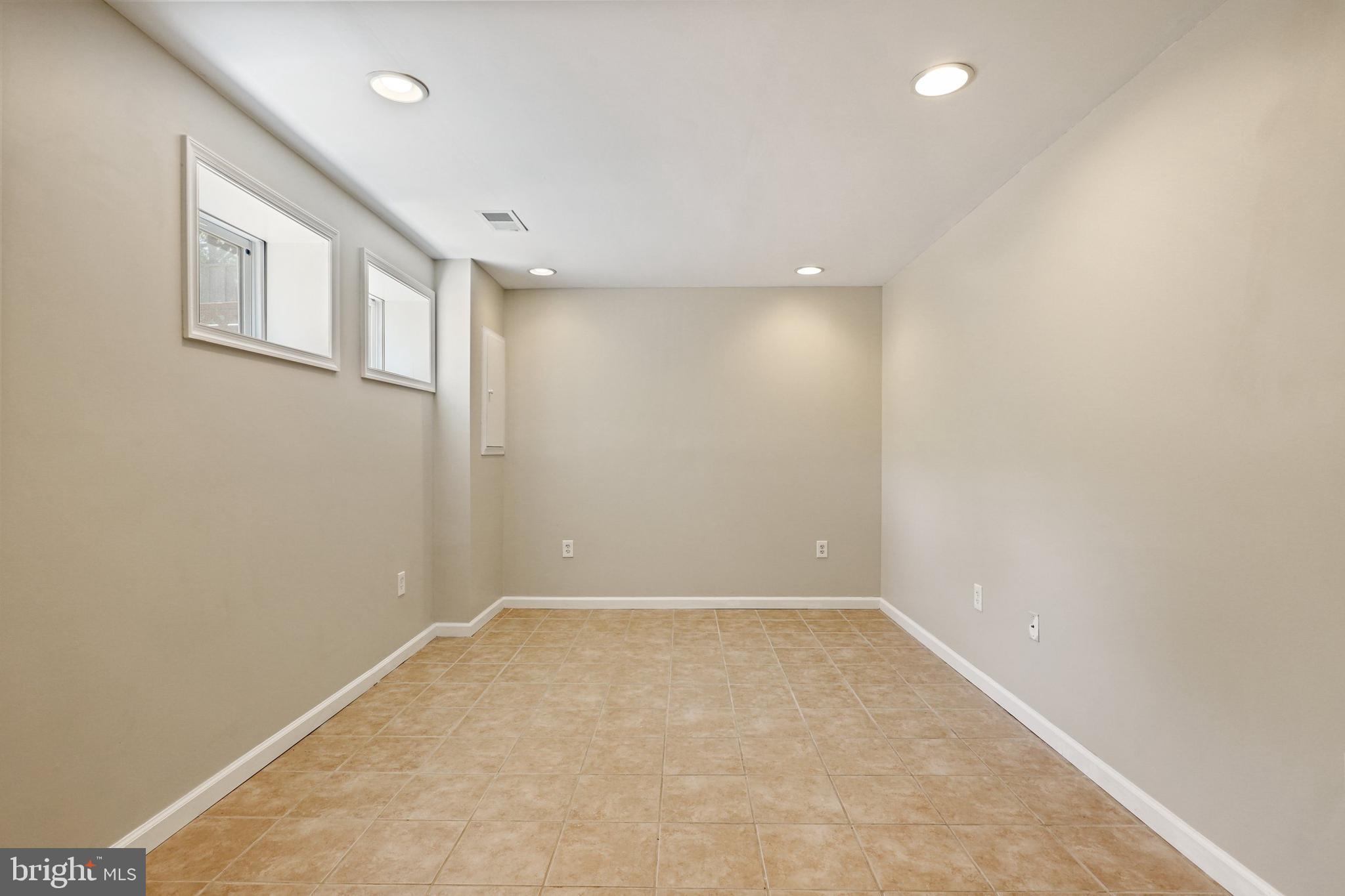 8128 Sleepy View Lane Springfield, VA 22153 - Photo 29 of 35 Gallery Image 29