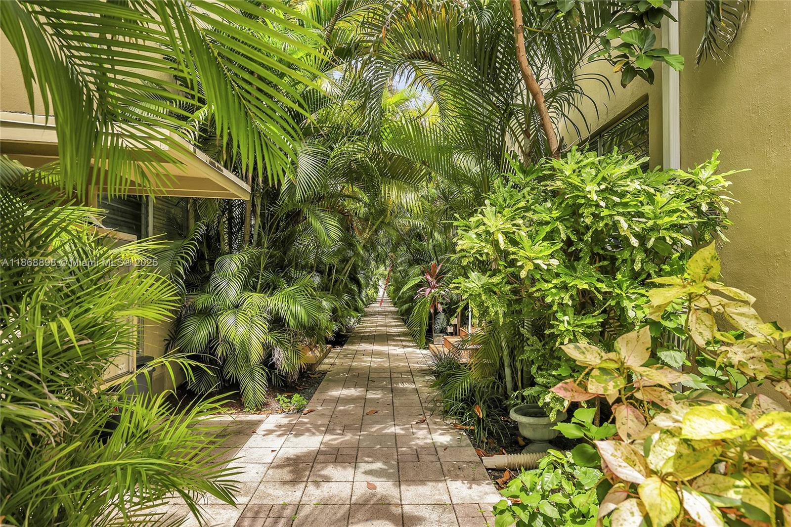 4730 Pine Tree Drive, Unit 14 Miami Beach, FL 33140 - Photo 19 of 32