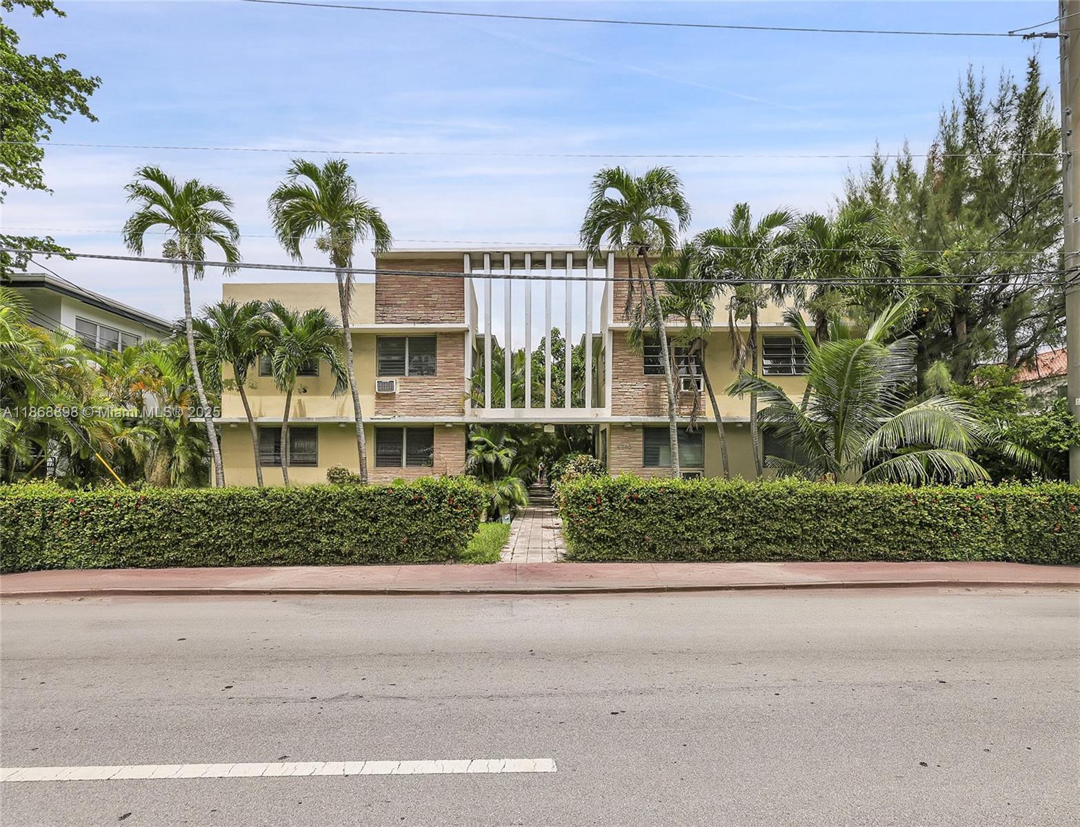 4730 Pine Tree Drive, Unit 14 Miami Beach, FL 33140 - Photo 4 of 32