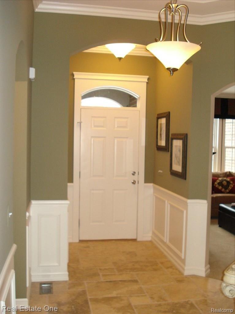 601 Mountain Circle, Unit 16 Rochester, MI 48306 - Photo 9 of 9 CUSTOM FOYER