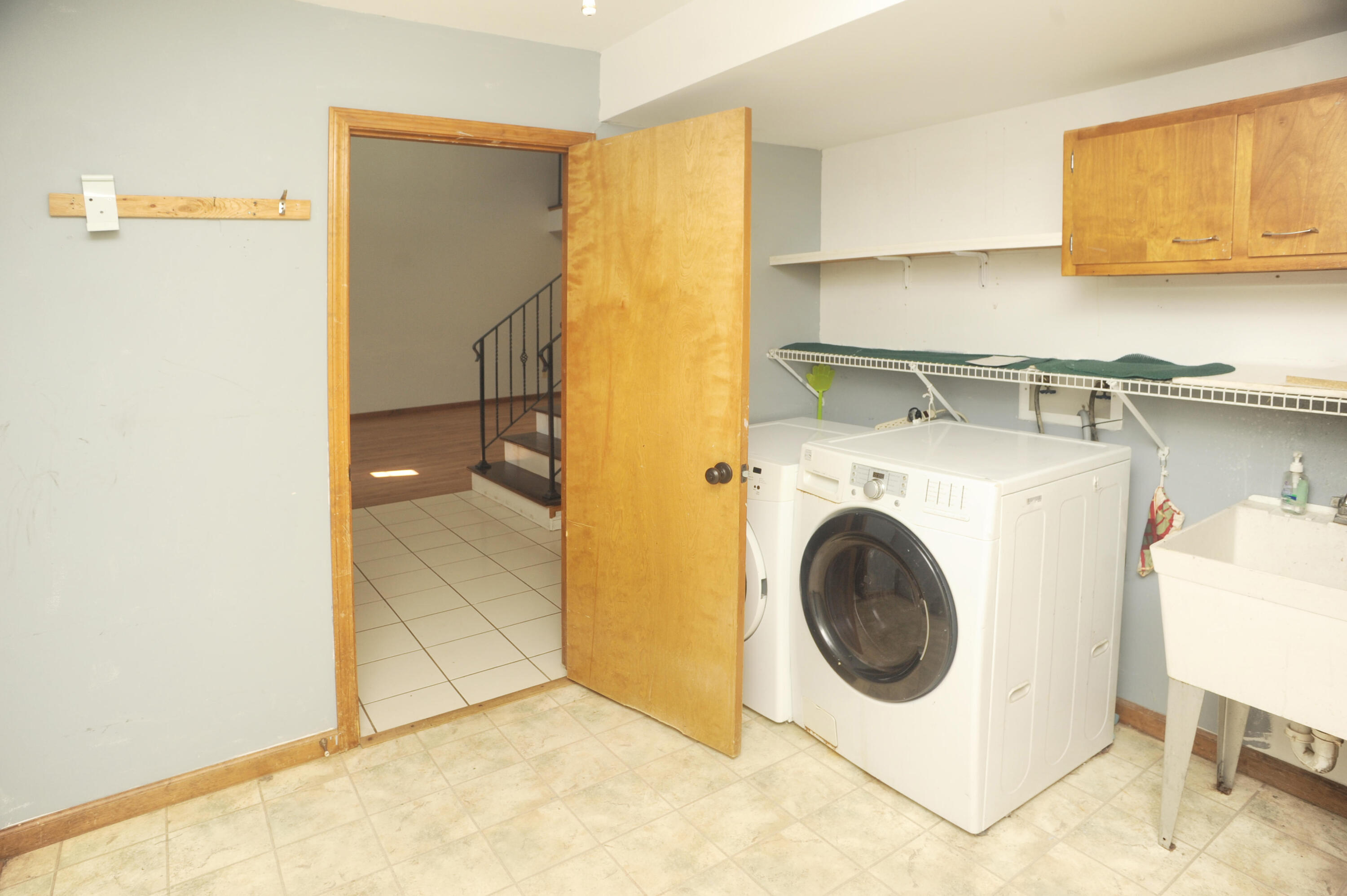 216 Summertree Drive Porter, IN 46304 - Photo 13 of 28 a utility room with dryer and washer