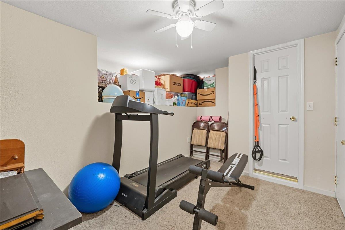 2527 Dynamic Way Rescue, CA 95672 - Photo 20 of 37 a view of a room with gym equipment