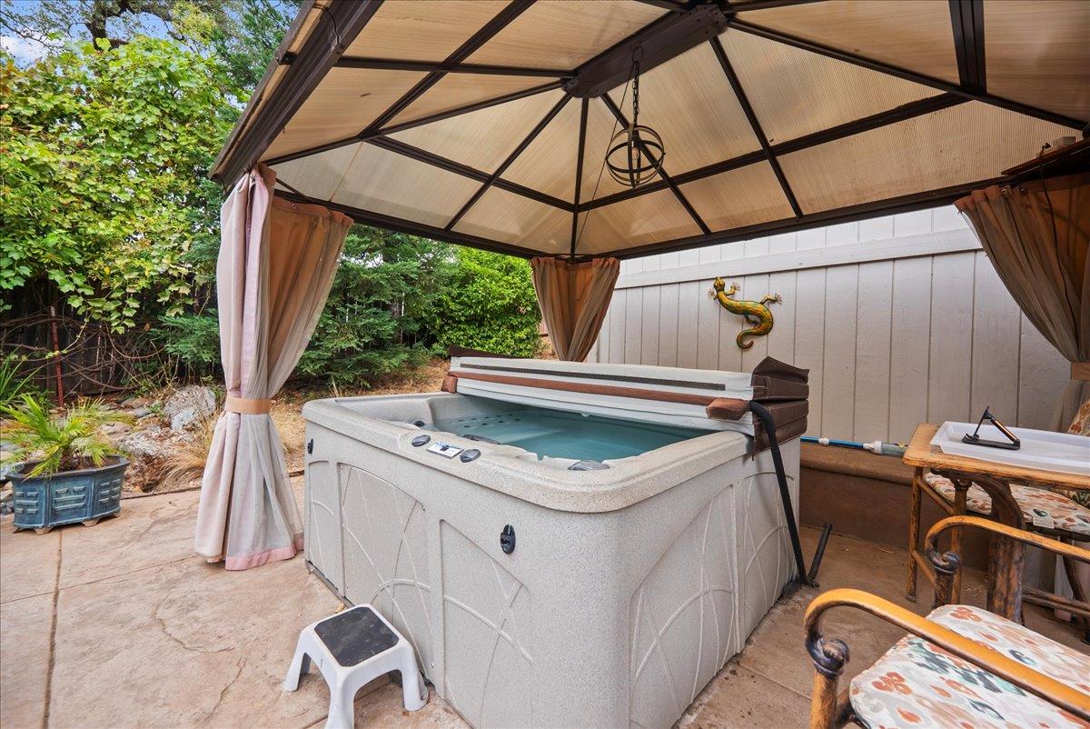 2527 Dynamic Way Rescue, CA 95672 - Photo 29 of 37 a utility room with dryer and washer