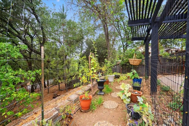 a view of a yard with sitting area