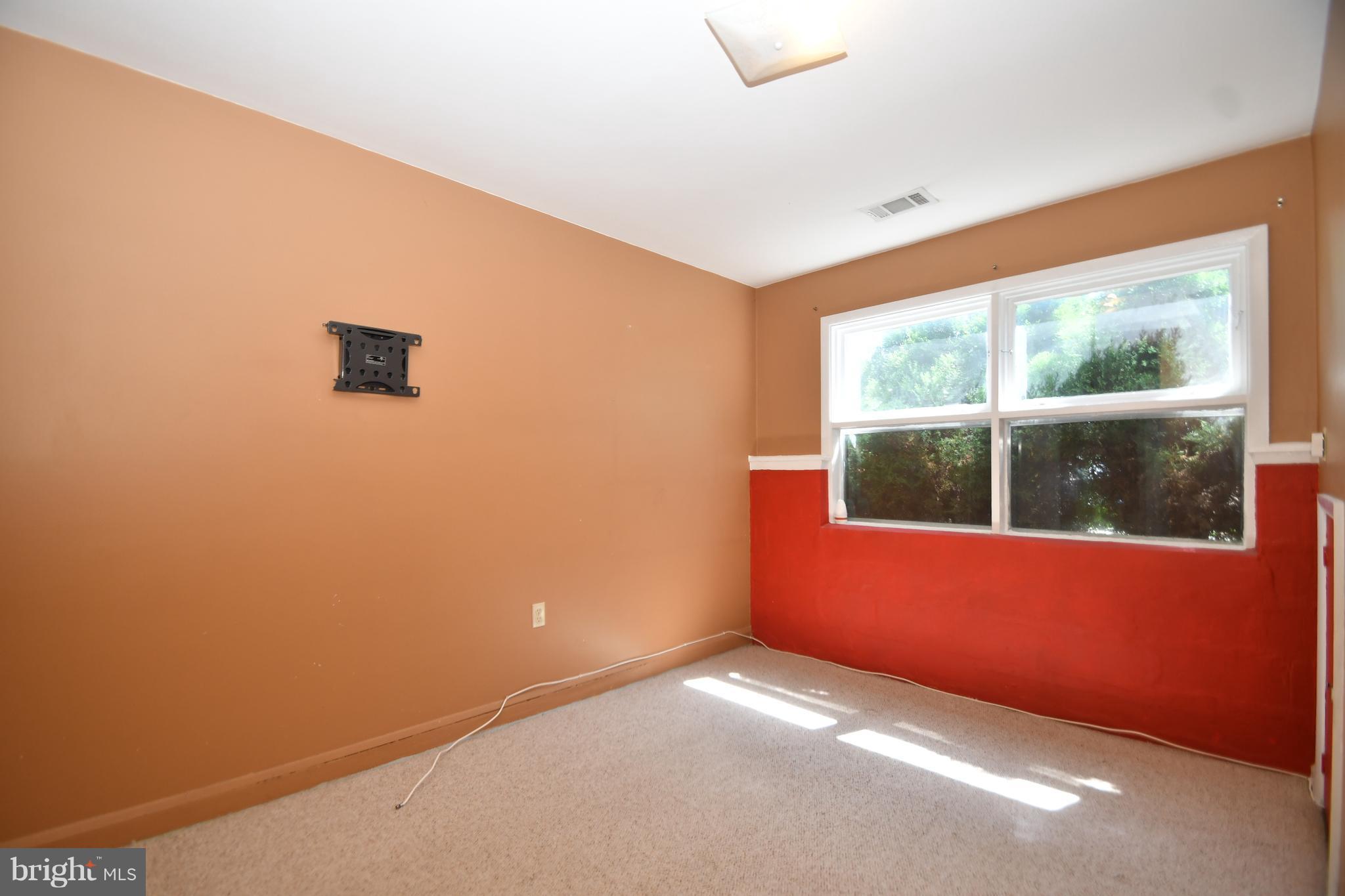9222 Orbitan Road Baltimore, MD 21234 - Photo 15 of 27 Family Room