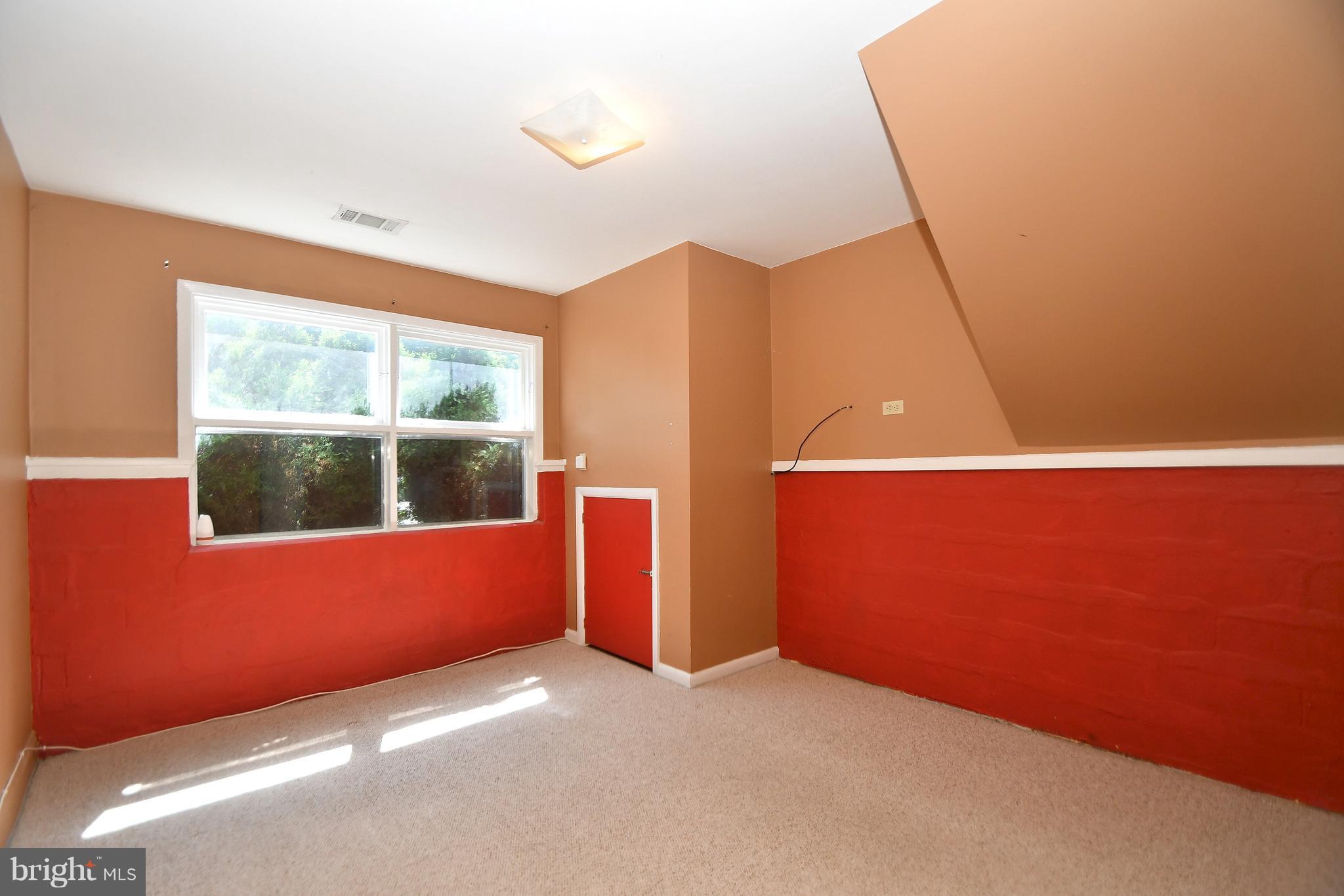 9222 Orbitan Road Baltimore, MD 21234 - Photo 16 of 27 Family Room