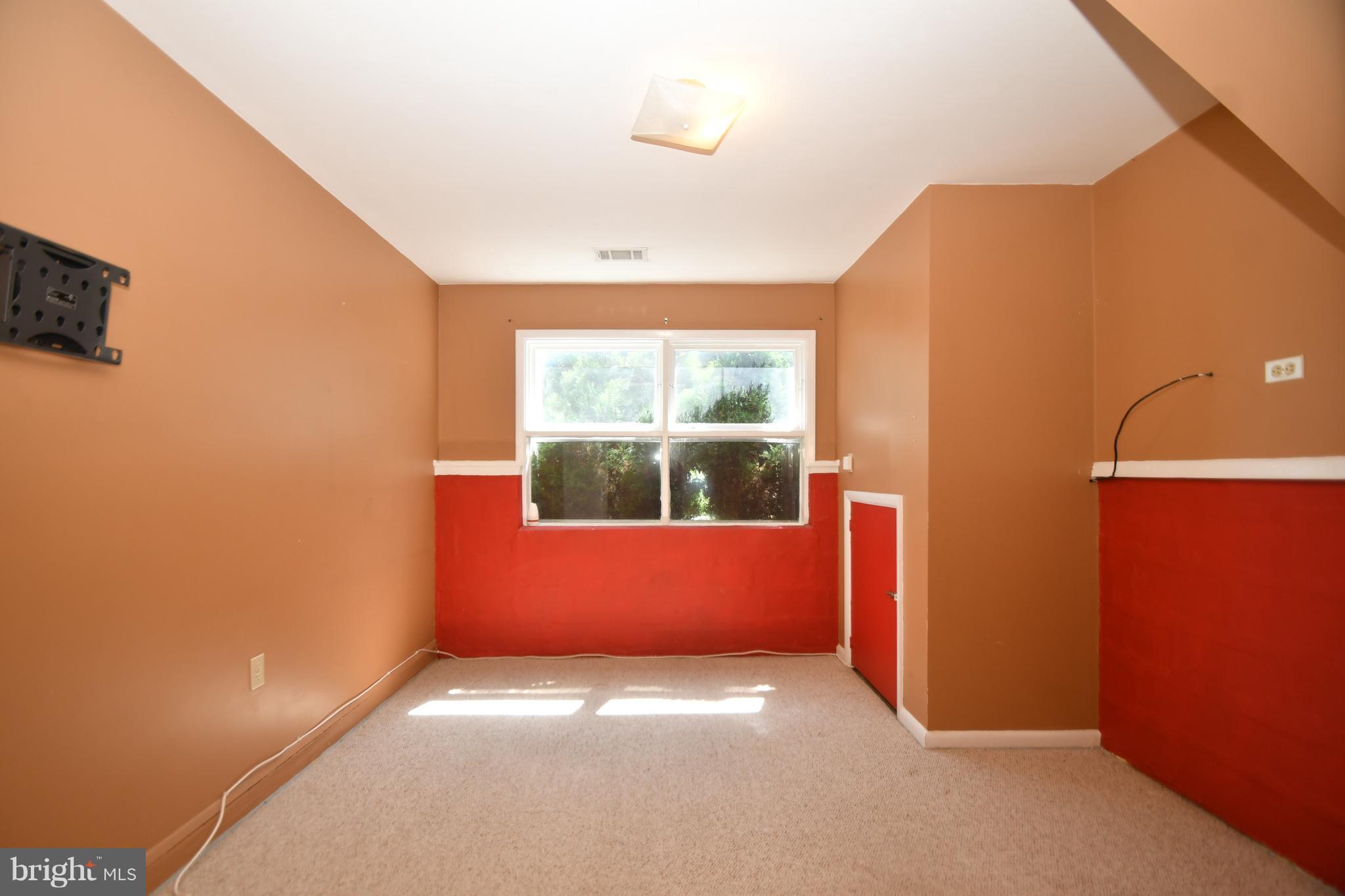 9222 Orbitan Road Baltimore, MD 21234 - Photo 18 of 27 Family Room