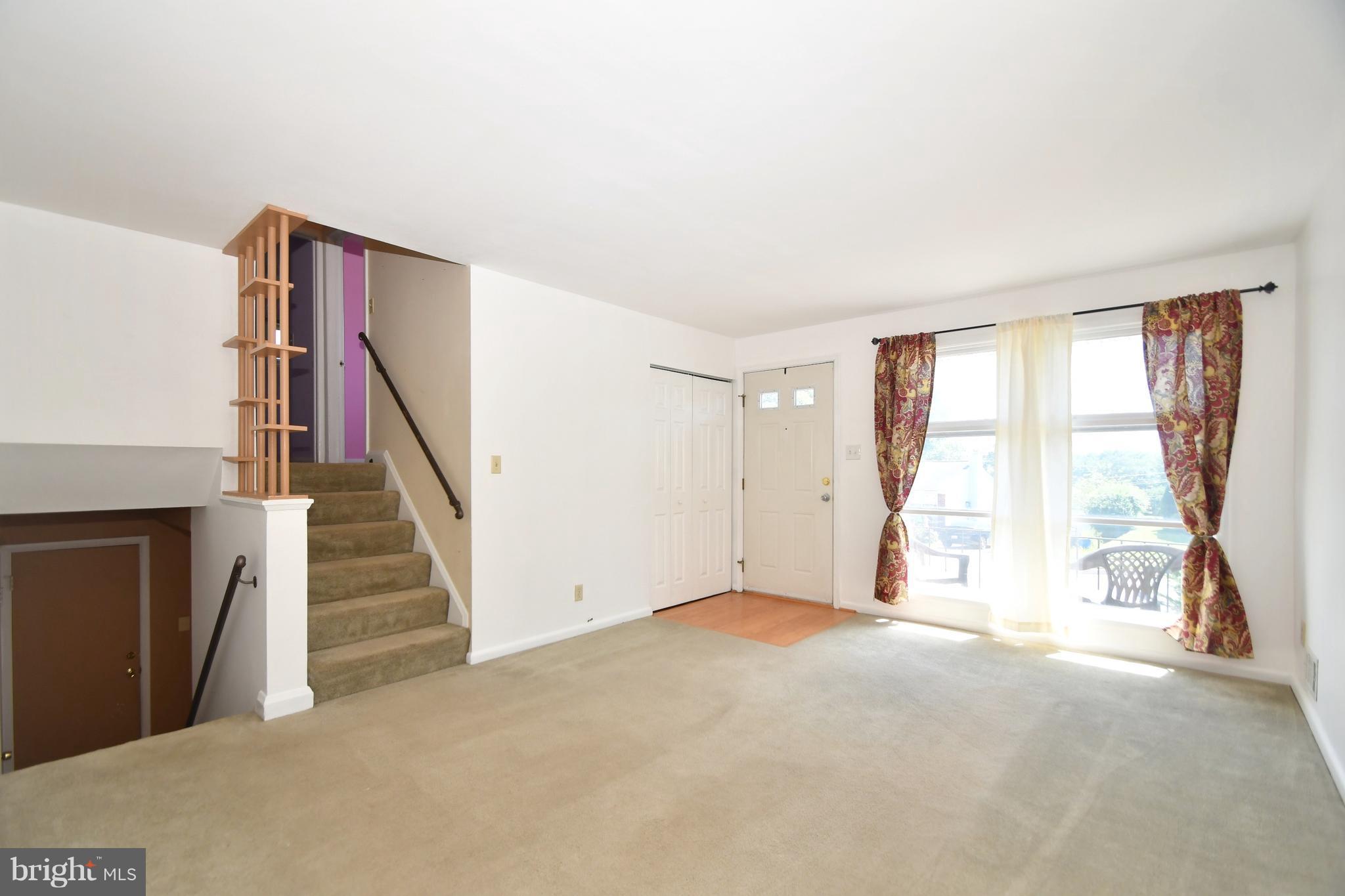 9222 Orbitan Road Baltimore, MD 21234 - Photo 3 of 27 Living Room