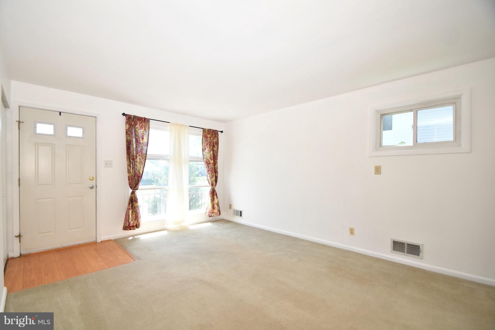 9222 Orbitan Road Baltimore, MD 21234 - Photo 7 of 27 Living Room