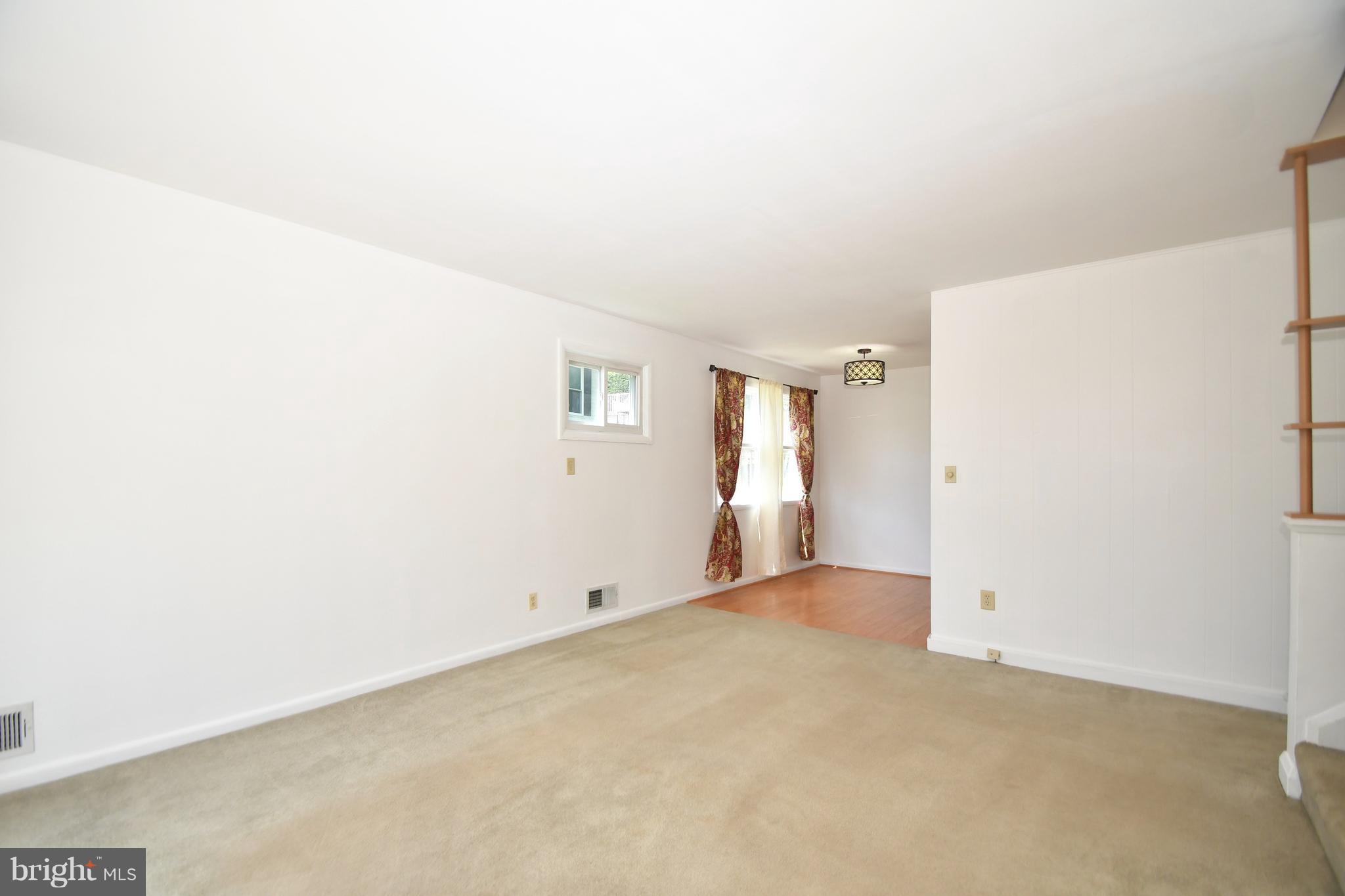 9222 Orbitan Road Baltimore, MD 21234 - Photo 9 of 27 Living Room