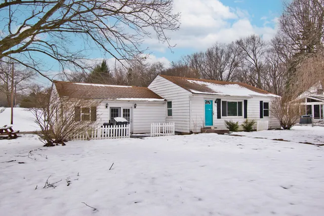 $179,900 | 903 North Detroit Street, Buchanan, MI 49107