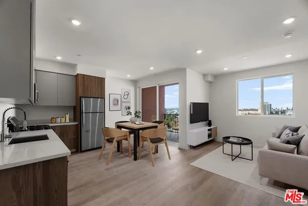 $1,879 | 719 South Hoover Street, Unit 608, Los Angeles, CA 90005