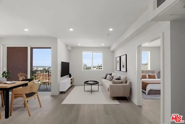 $1,879 | 719 South Hoover Street, Unit 608, Los Angeles, CA 90005