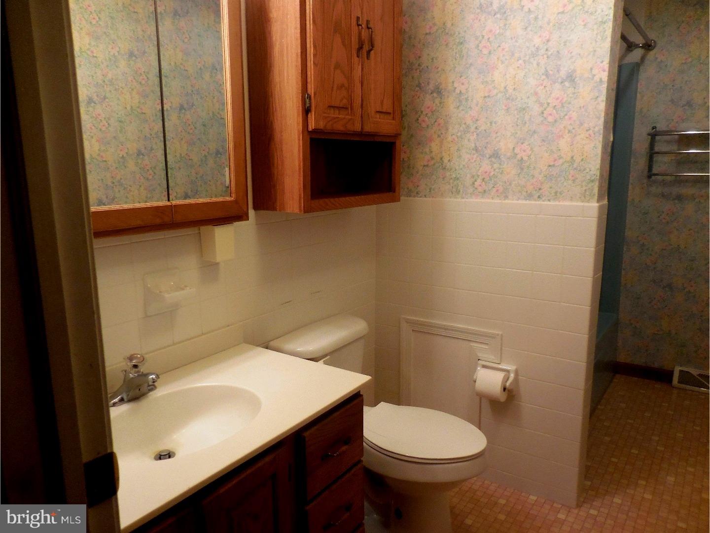 226 Glen Roy Road Nottingham, PA 19362 - Photo 8 of 25 Bathroom