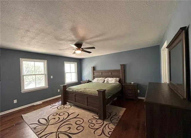 $500,000 | 27809 Highway 7, Harrisonville, MO 64701