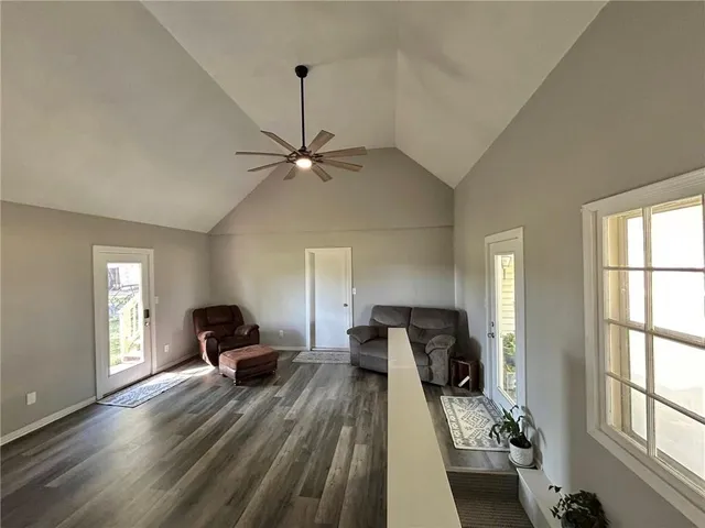 $500,000 | 27809 Highway 7, Harrisonville, MO 64701