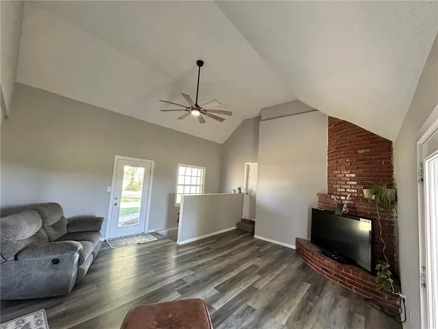 $500,000 | 27809 Highway 7, Harrisonville, MO 64701