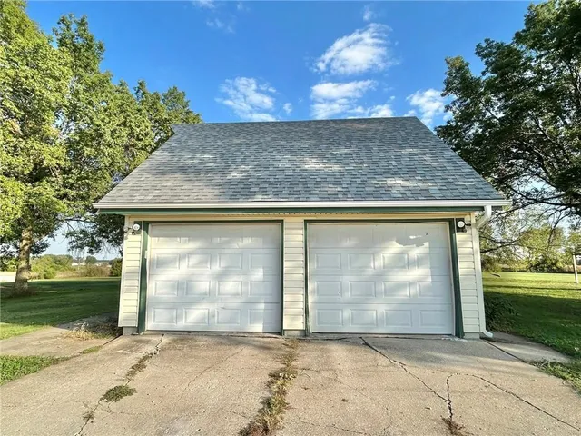 $500,000 | 27809 Highway 7, Harrisonville, MO 64701