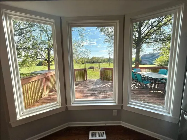 $500,000 | 27809 Highway 7, Harrisonville, MO 64701