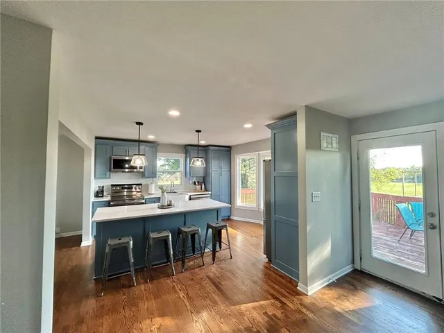 $500,000 | 27809 Highway 7, Harrisonville, MO 64701