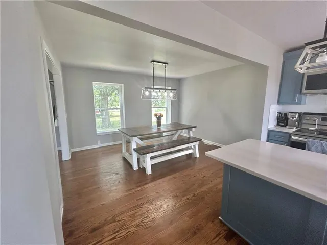 $500,000 | 27809 Highway 7, Harrisonville, MO 64701