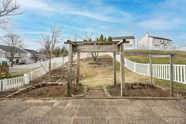 $399,900 | 5850 Birchmont Pl Drive, St. Louis, MO 63129