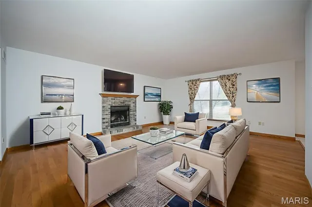 $399,900 | 5850 Birchmont Pl Drive, St. Louis, MO 63129