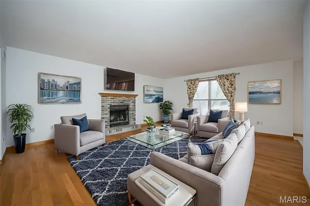 $399,900 | 5850 Birchmont Pl Drive, St. Louis, MO 63129