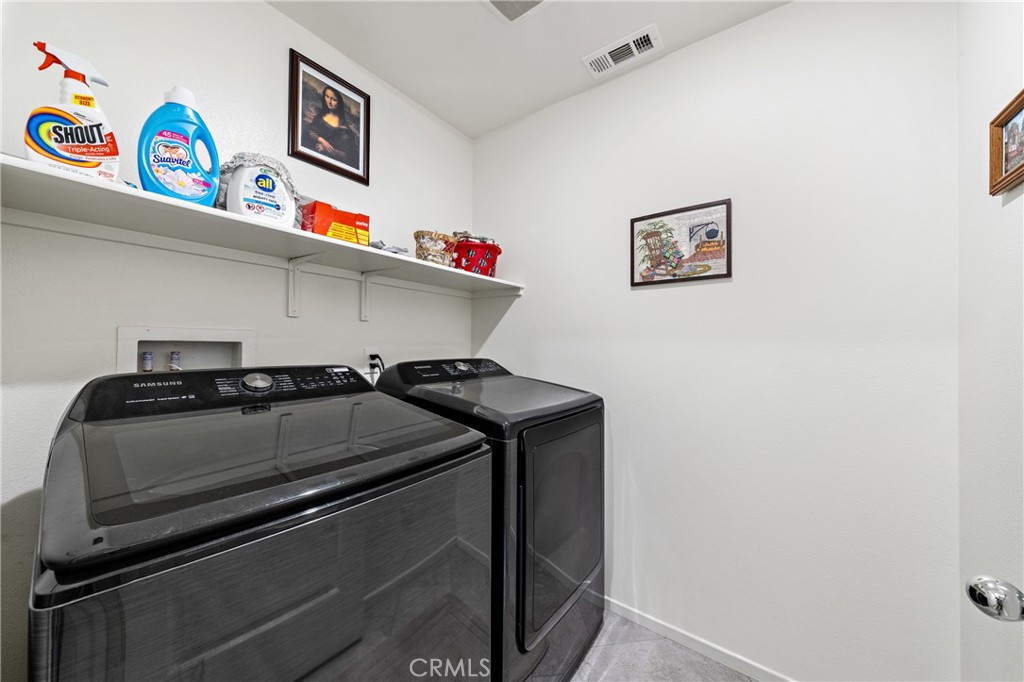 826 Avenida Del Rio San Jacinto, CA 92582 - Photo 22 of 36 a utility room with dryer and washer