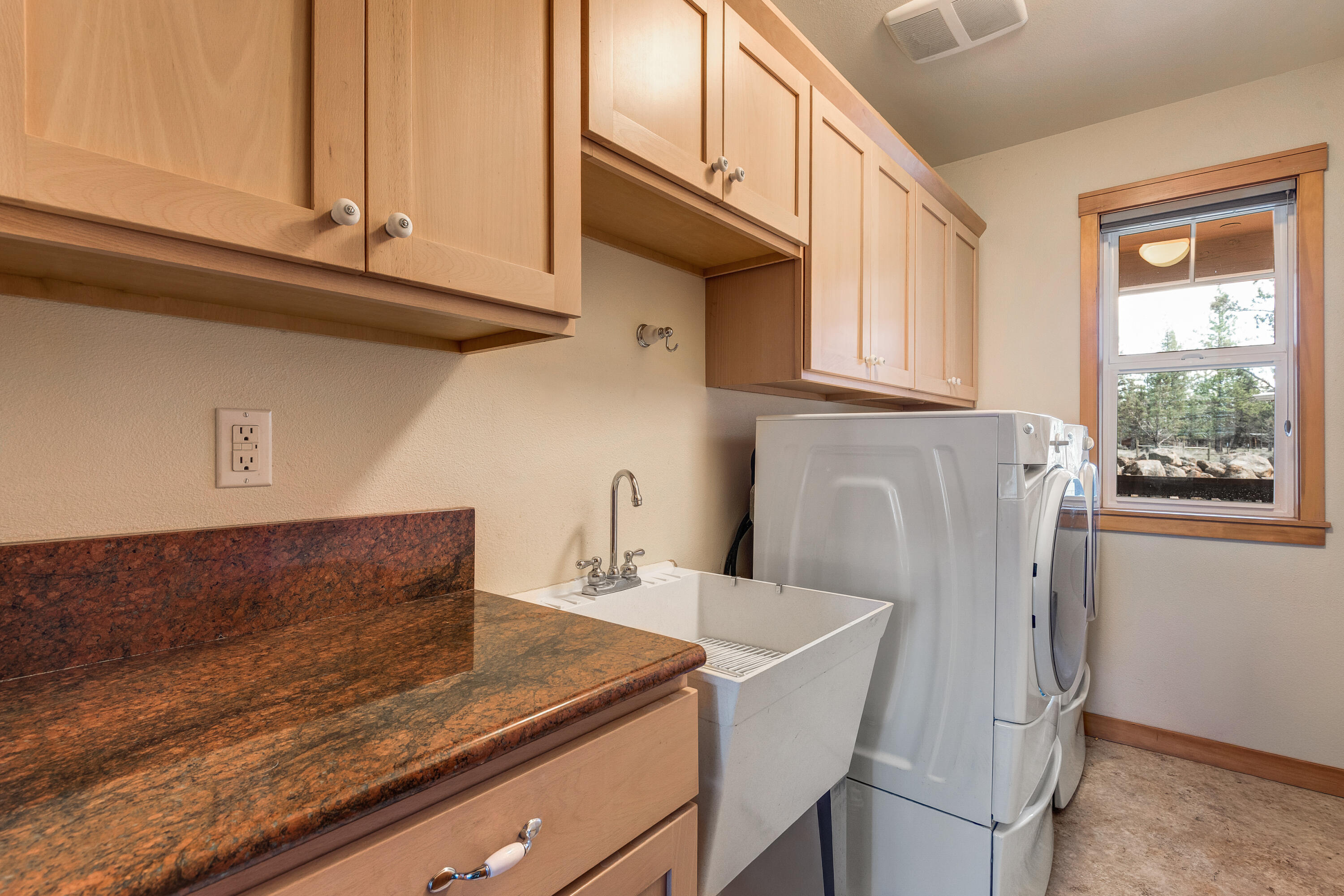 69410 Green Ridge Loop Sisters, OR 97759 - Photo 17 of 26 17