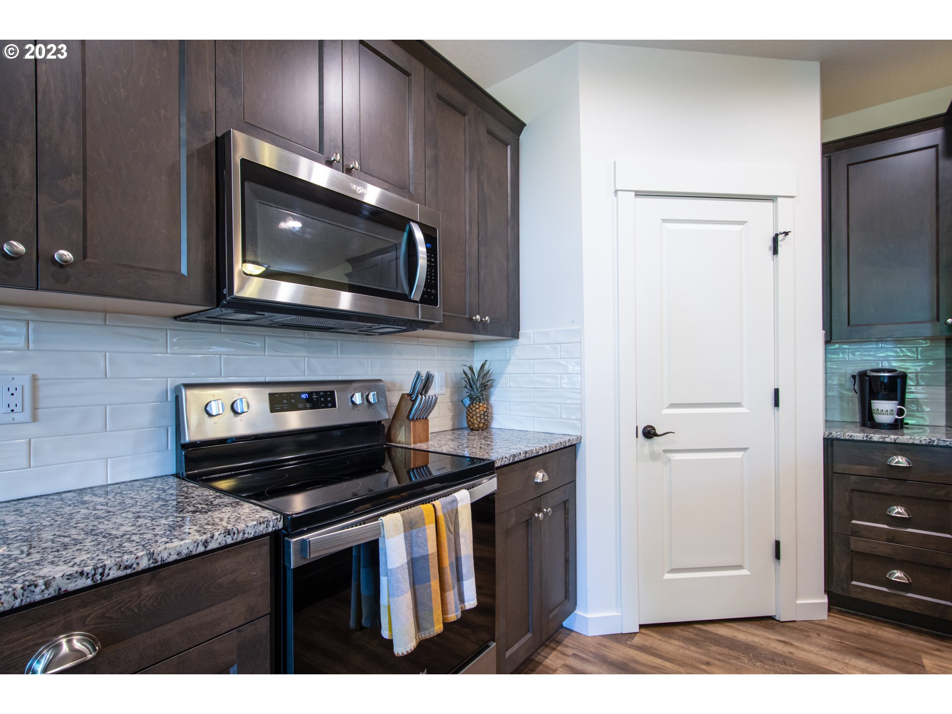 7012 South 11th Street Ridgefield, WA 98642 - Photo 8 of 28 a kitchen with a sink and cabinets