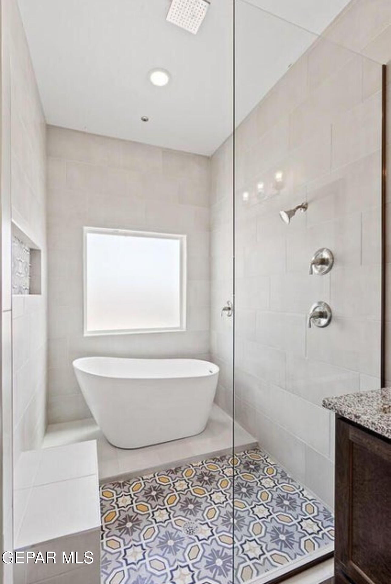 6050 Summer Ridge Street Sunland Park, NM 88008 - Photo 9 of 12 a bathroom with a toilet a sink and shower